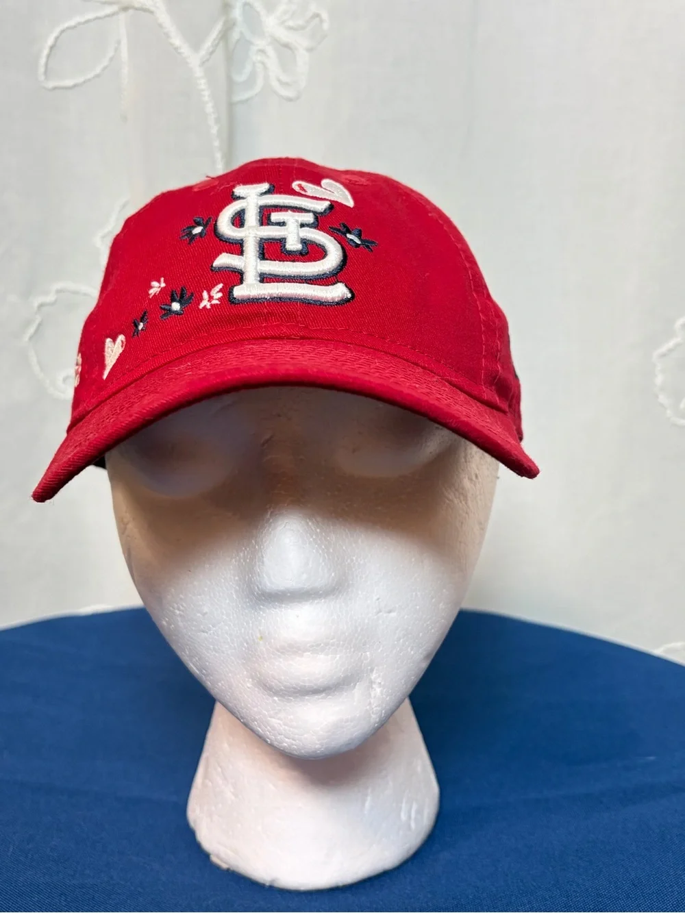 Genuine Merchandise Girl’s/Teens love & peace Official St. Louis Cardinals